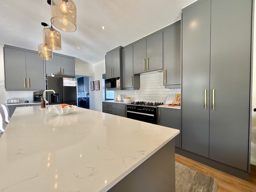 4 Bedroom Property for Sale in Sandown Western Cape